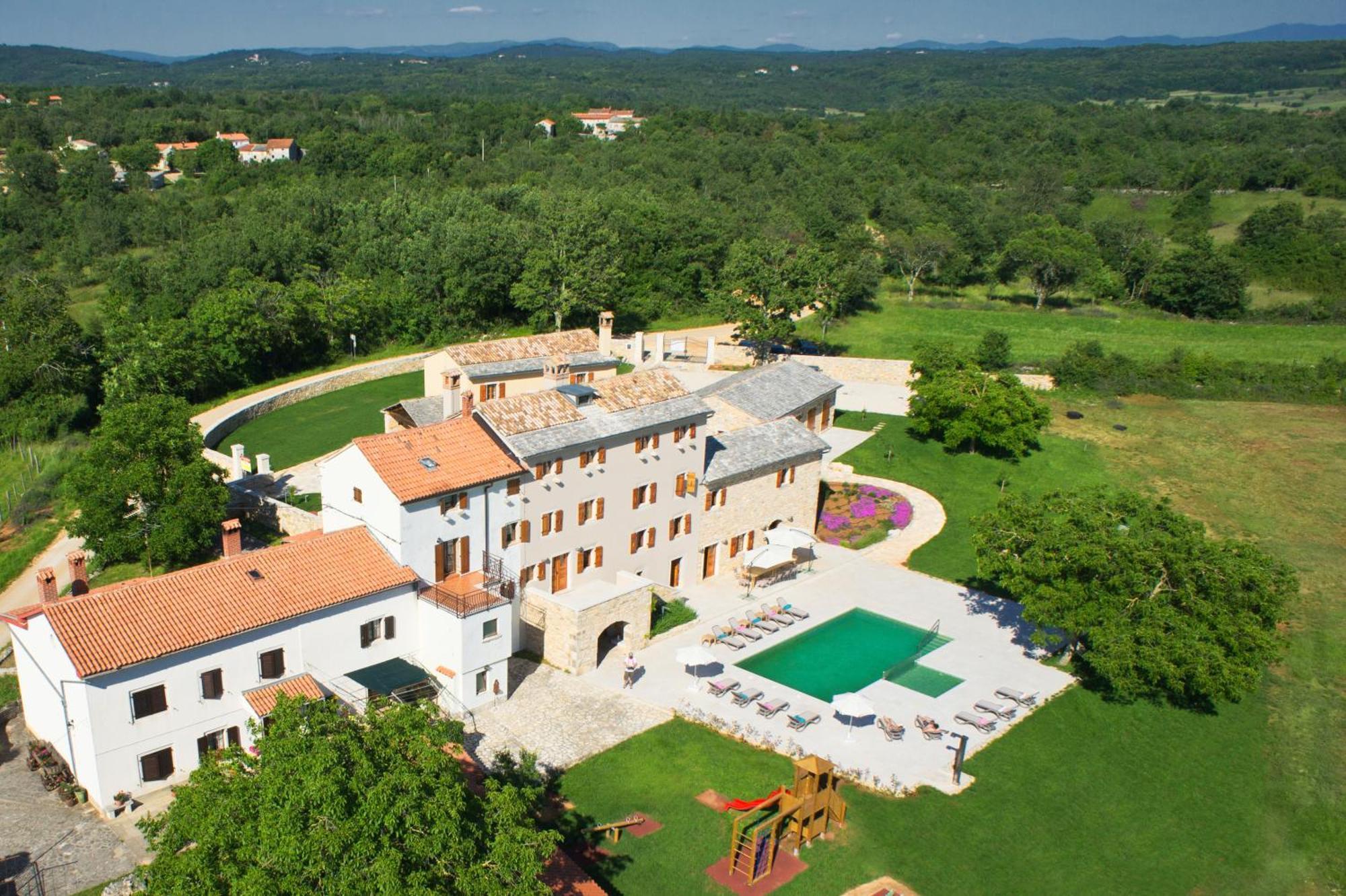 Villa Poropati, Groznjan, Istria - Luxury Countryside Estate For Up To 19 Persons - Large Pool Of 80M2 With Kids Section Ngoại thất bức ảnh
