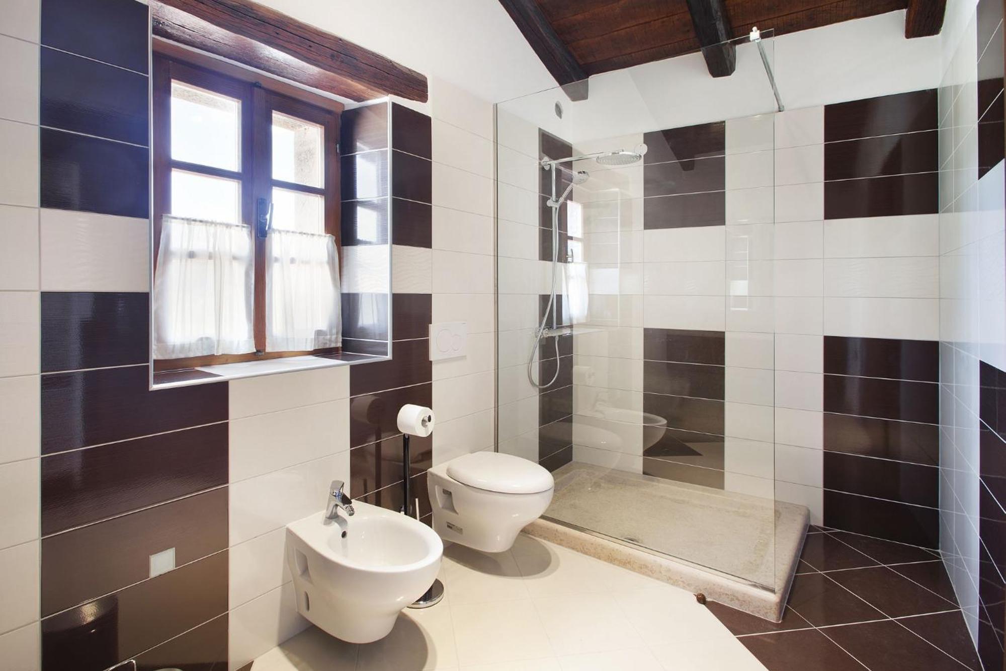 Villa Poropati, Groznjan, Istria - Luxury Countryside Estate For Up To 19 Persons - Large Pool Of 80M2 With Kids Section Ngoại thất bức ảnh