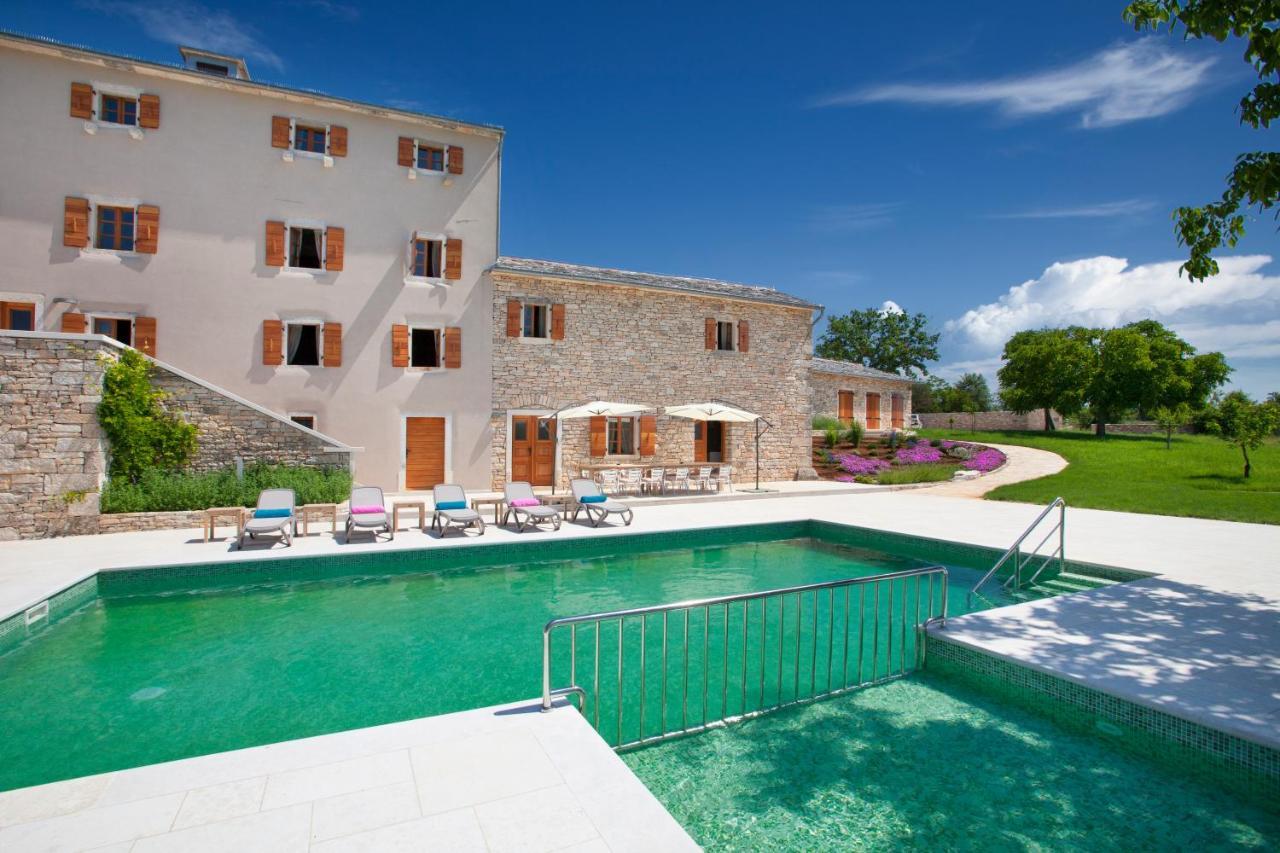 Villa Poropati, Groznjan, Istria - Luxury Countryside Estate For Up To 19 Persons - Large Pool Of 80M2 With Kids Section Ngoại thất bức ảnh