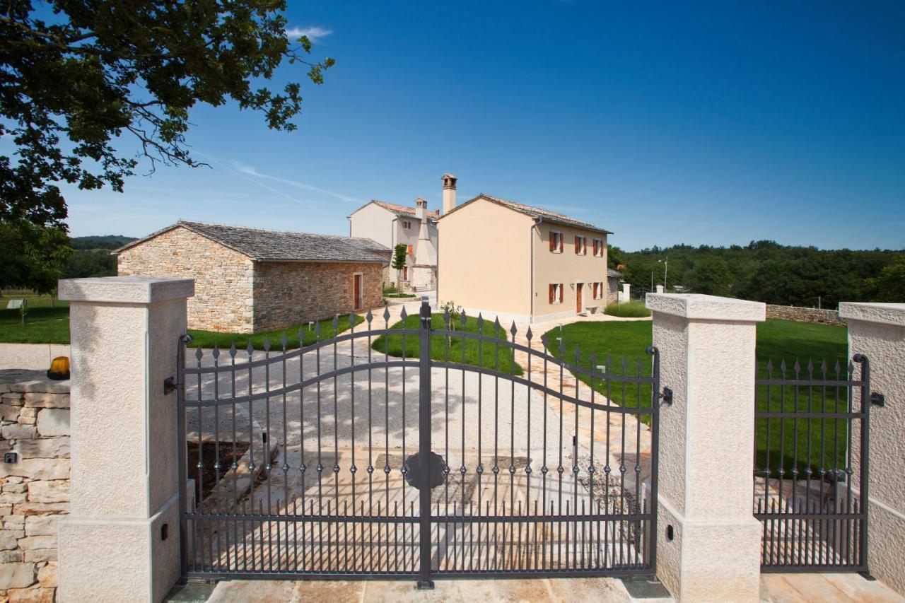 Villa Poropati, Groznjan, Istria - Luxury Countryside Estate For Up To 19 Persons - Large Pool Of 80M2 With Kids Section Ngoại thất bức ảnh