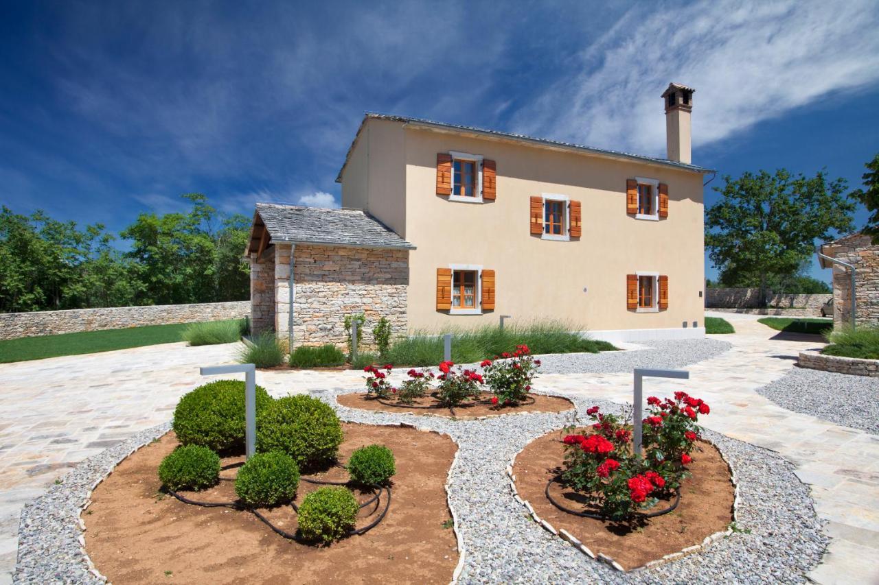 Villa Poropati, Groznjan, Istria - Luxury Countryside Estate For Up To 19 Persons - Large Pool Of 80M2 With Kids Section Ngoại thất bức ảnh