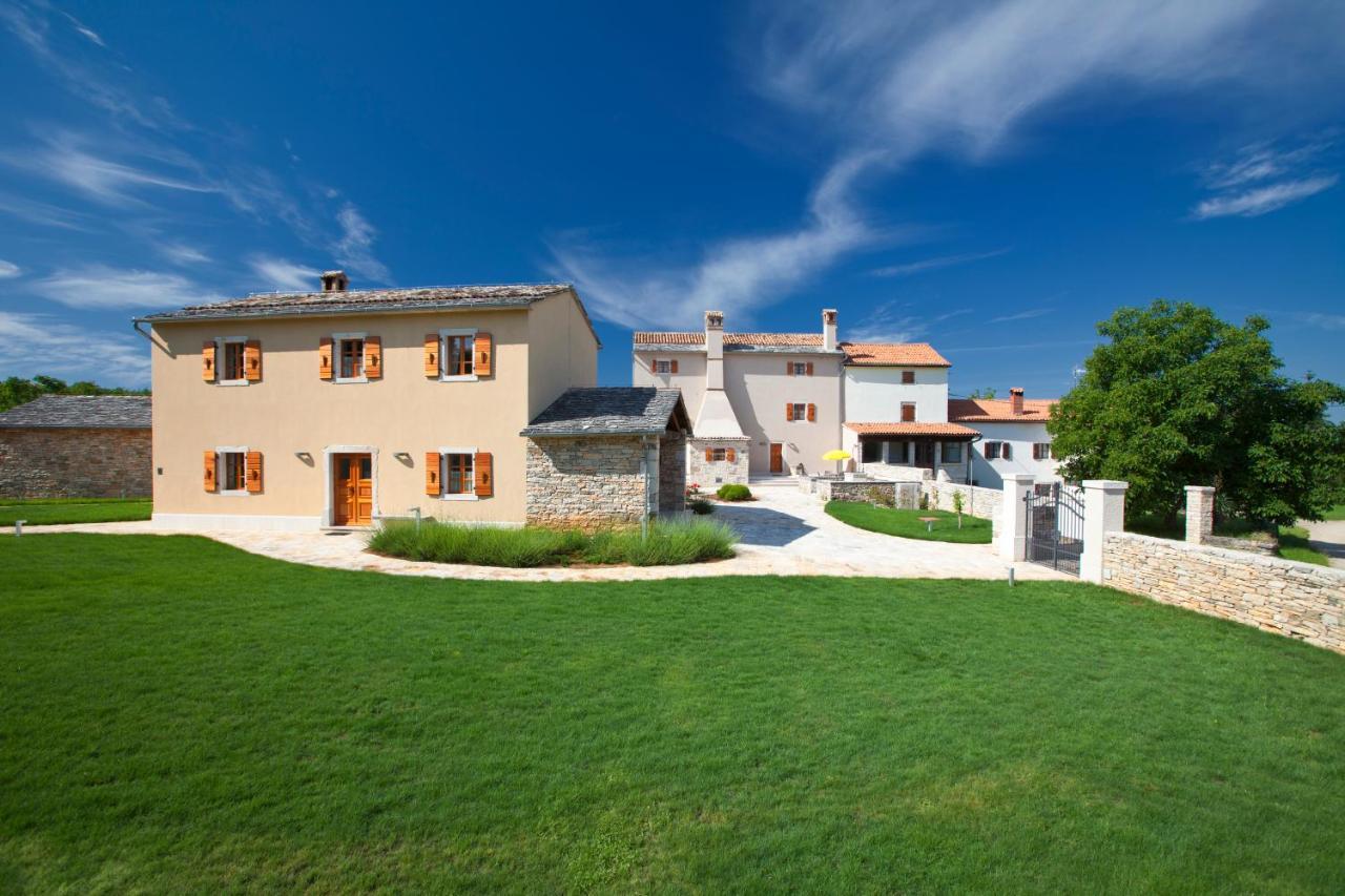Villa Poropati, Groznjan, Istria - Luxury Countryside Estate For Up To 19 Persons - Large Pool Of 80M2 With Kids Section Ngoại thất bức ảnh