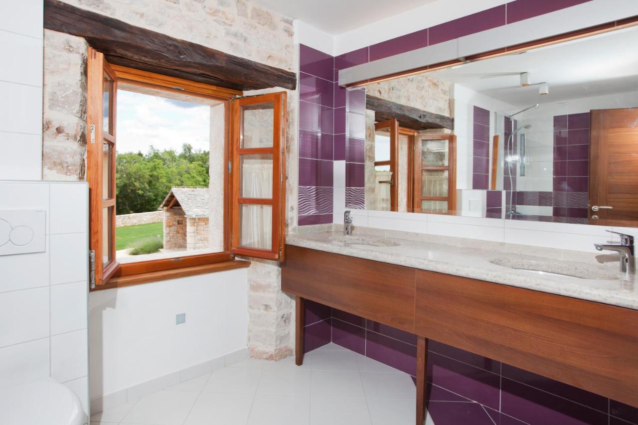 Villa Poropati, Groznjan, Istria - Luxury Countryside Estate For Up To 19 Persons - Large Pool Of 80M2 With Kids Section Ngoại thất bức ảnh
