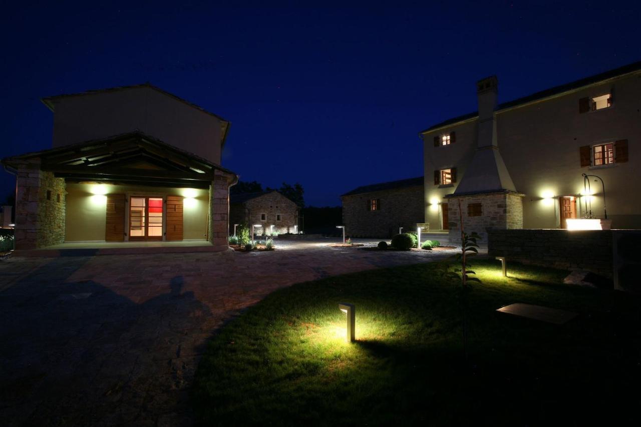 Villa Poropati, Groznjan, Istria - Luxury Countryside Estate For Up To 19 Persons - Large Pool Of 80M2 With Kids Section Phòng bức ảnh